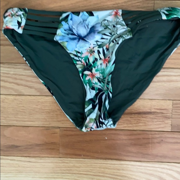 bathing suit - Picture 3 of 4